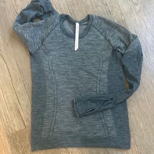 Lululemon long sleeve size 12